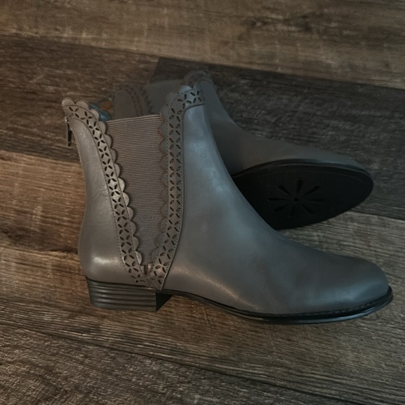 Brand New Isaac Mizrahi Ankle Boot - Picture 3 of 6